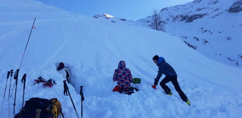 Schneehoele_3